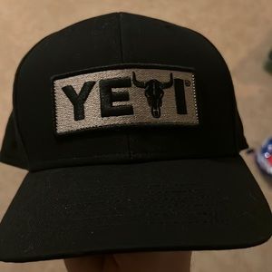 Black yeti hat never worn SnapBack